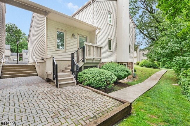 Building Photo - 5E Somerset Hills Village