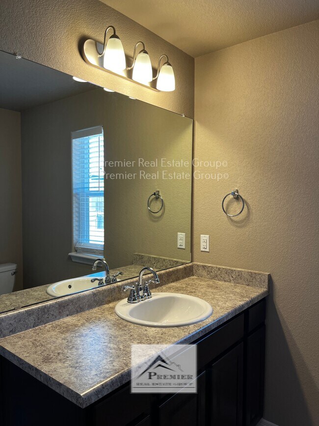 Building Photo - 10812 Yuba Dr