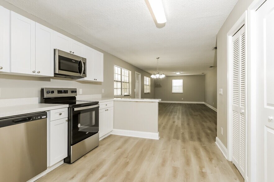 Building Photo - 1142 Monroe Blvd