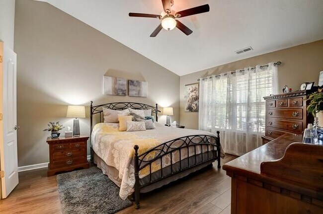 Building Photo - 15884 Brixton Dr