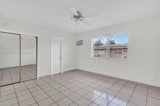 Building Photo - 1154 W 35th St