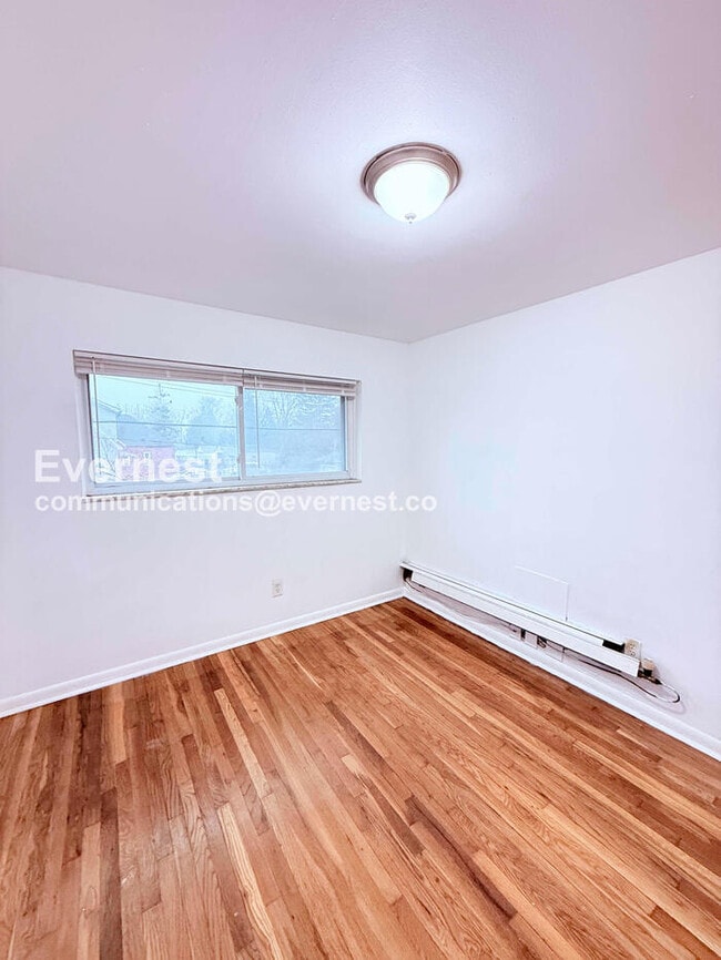 Building Photo - 15601 Schoolcraft Rd