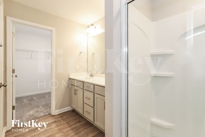 Building Photo - 824 Sage Hl Dr