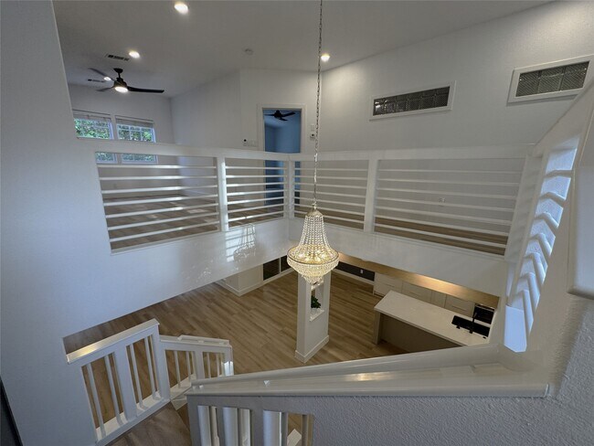Building Photo - 516 S Post Oak Ln