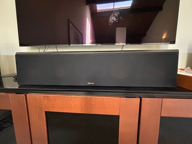 Building Photo - STUNNING NEWLY REMODELED CONDO WITH POOL &...