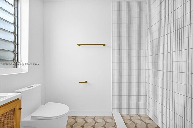 Building Photo - 641 10th St