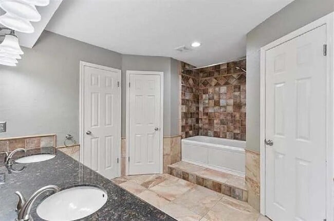 Building Photo - 6018 Gnarled Oaks Ct