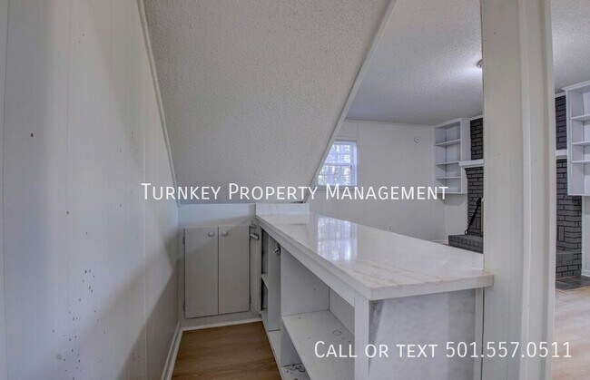 Building Photo - 2511 Montreal Dr