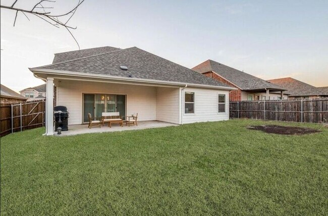 Building Photo - 633 Cedar Springs Dr