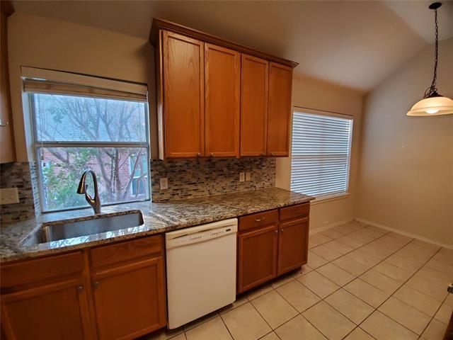 Building Photo - 4017 Chinaberry Dr