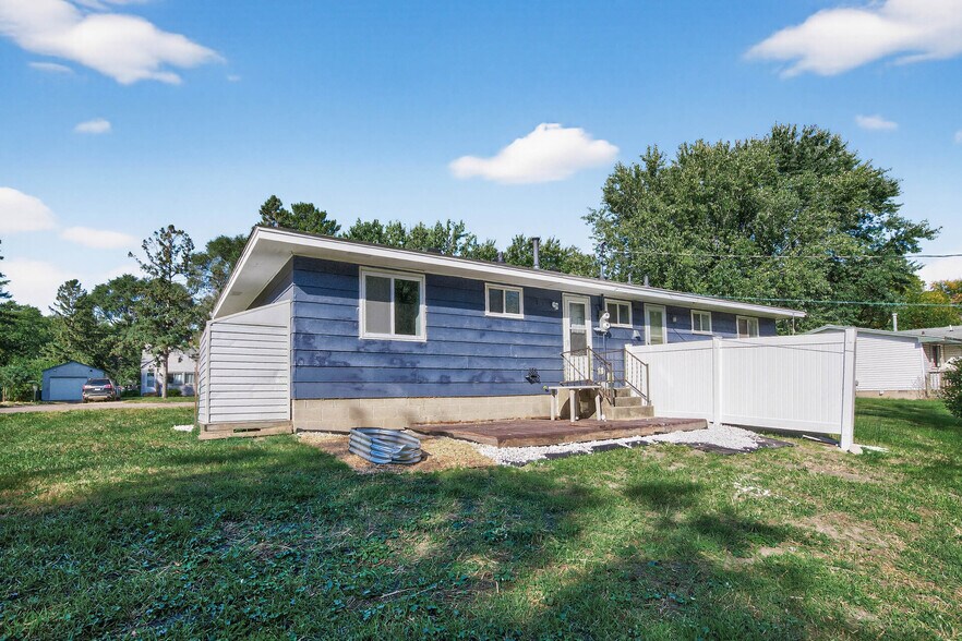 Building Photo - 5294 Raymond Ave