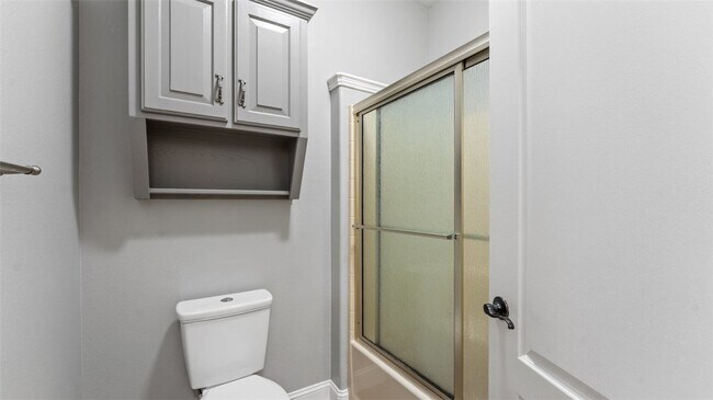 Building Photo - 204 Tunbridge Dr