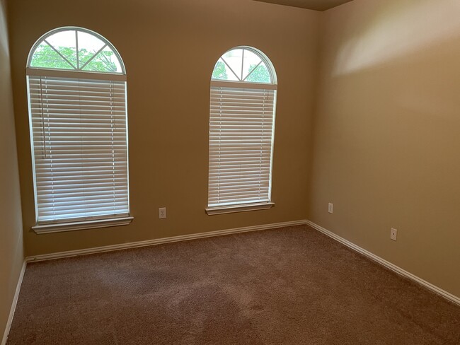Master Bedroom - 1046 Elm Dr