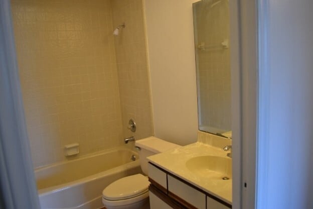 Building Photo - Lovely 2 Bedroom, 2 Bath Condo in Prime Lo...