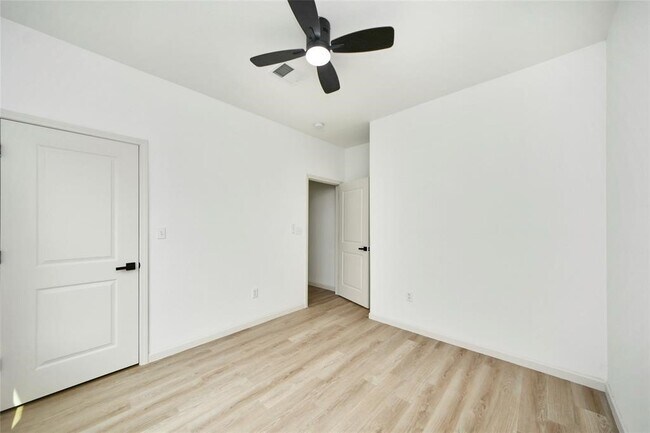 Building Photo - 600 Rd 5105