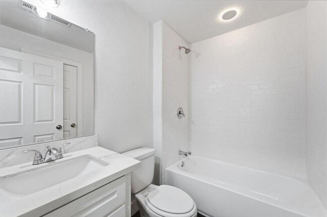 Building Photo - 2281 Des Jardines St