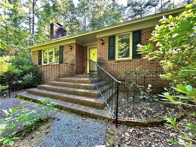 Building Photo - 1963 Wedgewood Dr