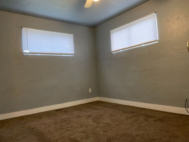 Building Photo - 4 Bedroom/2 Bathroom Home in Salt Lake City