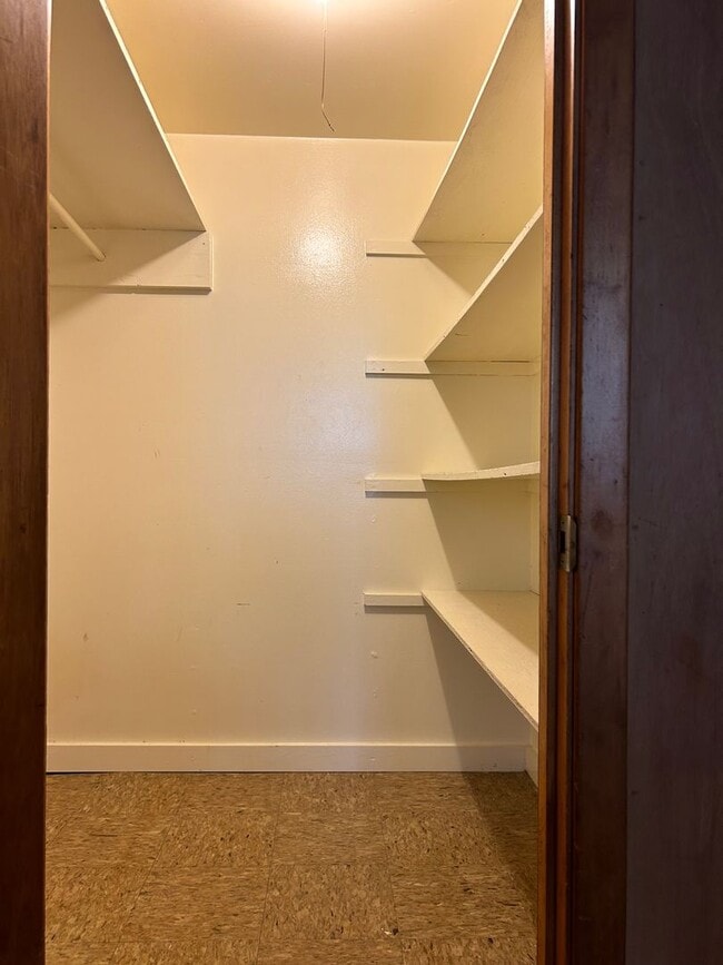 Building Photo - Conveniently located & short drive to Fort...