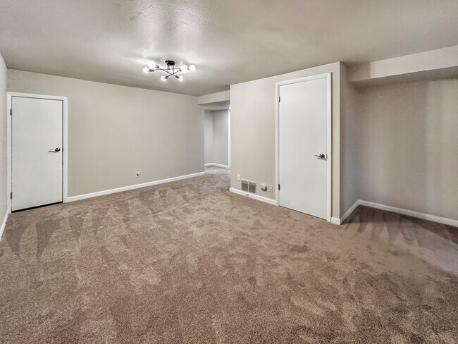 Building Photo - $0 DEPOSIT OPTION. 4 BED 3 BATH IN HAMPDEN HEIGHTS!