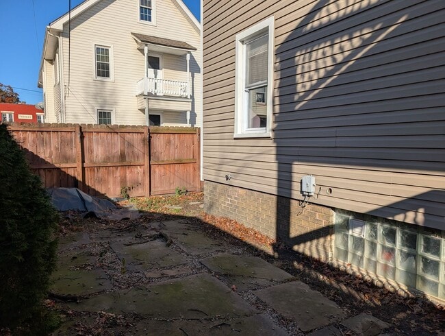 Building Photo - 1560 Coutant Ave