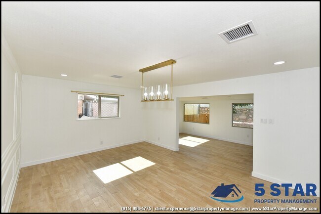 Building Photo - 3217 Wedgewood Dr