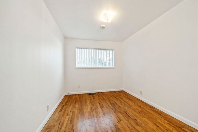 Building Photo - 330 E Jersey St