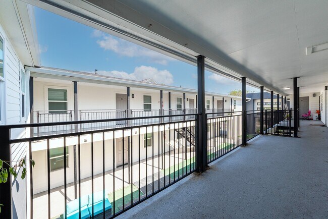 Building Photo - 914 Church St