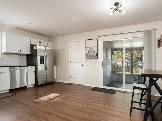 Building Photo - 1543 S Hamilton Rd