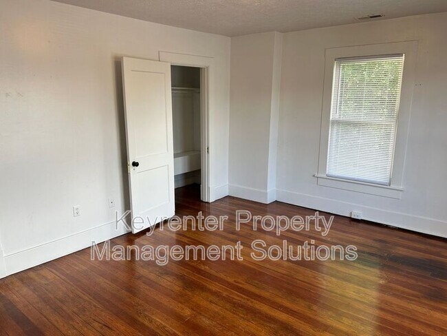 Building Photo - 204 W Peabody St