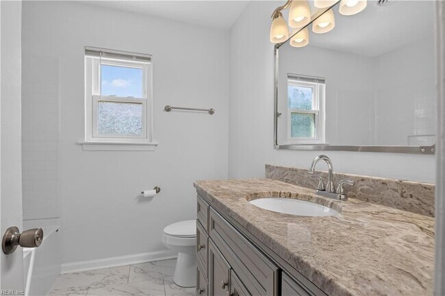 Building Photo - 3044 Camelot Blvd