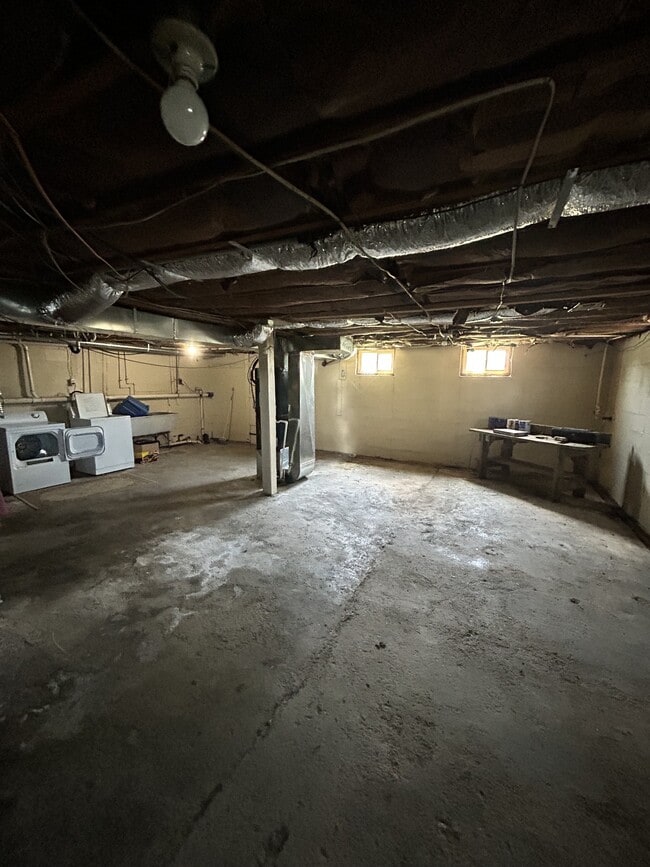 Building Photo - 838 Jenny Wren Dr
