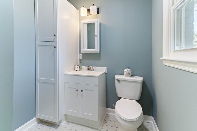 Building Photo - 1106 Bullard St