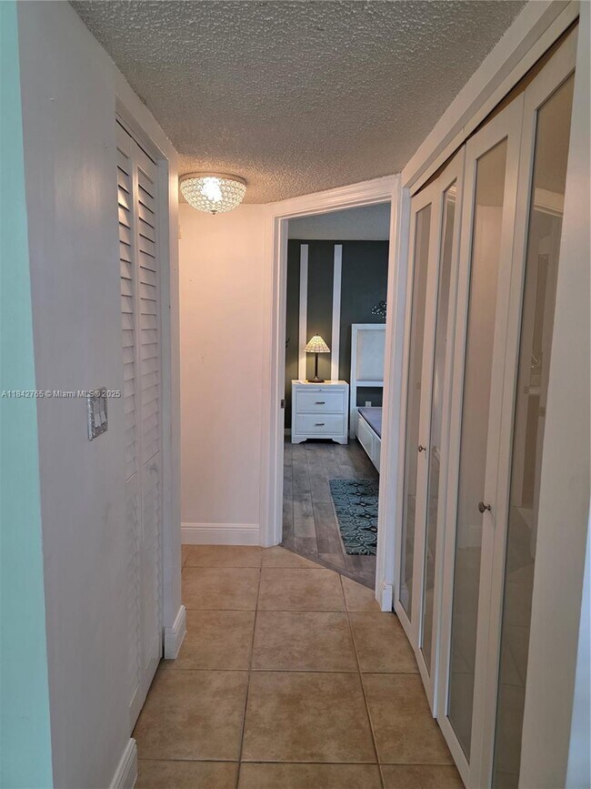 Building Photo - 1365 Crystal Way