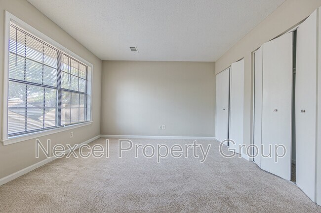 Building Photo - 6730 Racquet Club Dr