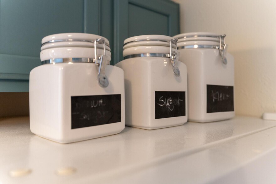 Building Photo - 1304 E Sylvan Cir