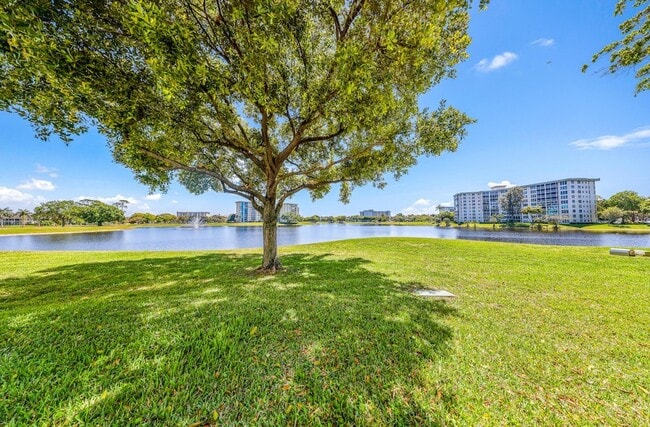 Building Photo - 3091 N Course Dr