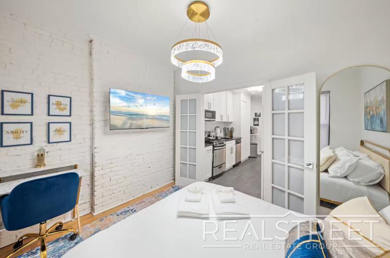 Building Photo - Modern 2BR/1BA in Prime Lower Manhattan | Fast Access to Midtown & Google HQ