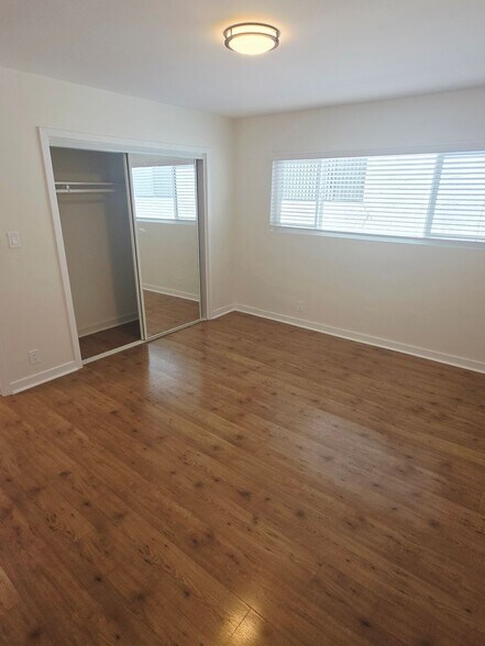 Building Photo - 561 E Orange Grove Ave