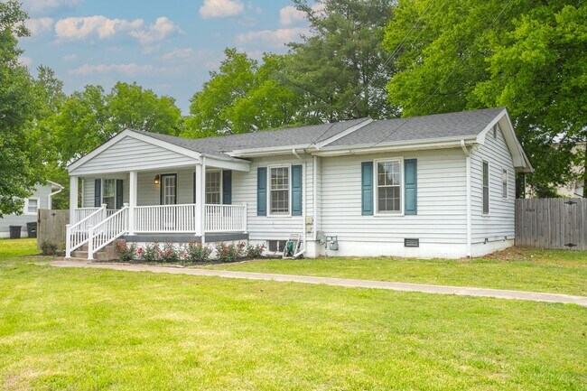 Building Photo - Lovely Home in Old Hickory