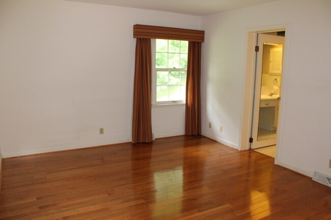 Building Photo - 103 Terrace Ct