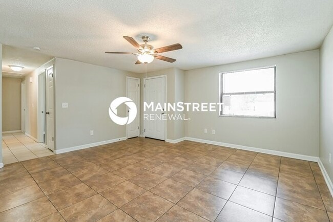 Building Photo - 4 Bedroom Pet-Friendly Home in Jacksonville, FL with Main Street Renewal