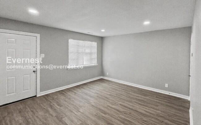 Building Photo - 1018 4th Ave W