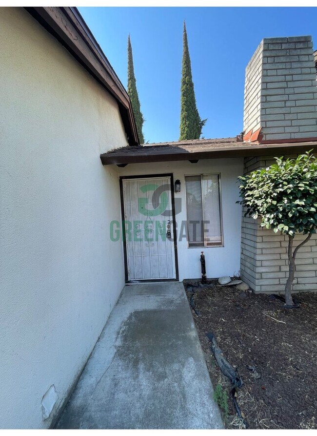 Building Photo - 3 BEDROOM 2 BATH HOME MOVE IN READY IN MODESTO!
