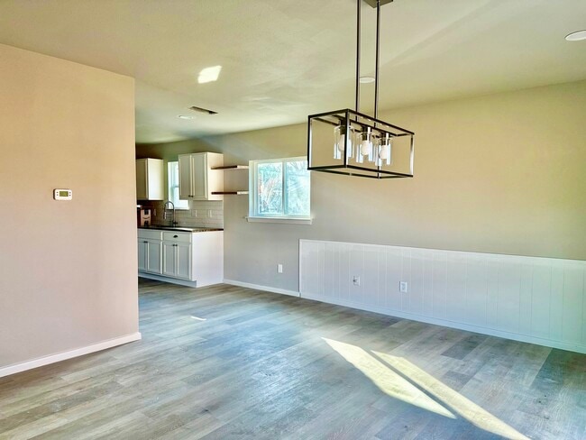 Building Photo - 434 Beverly Dr