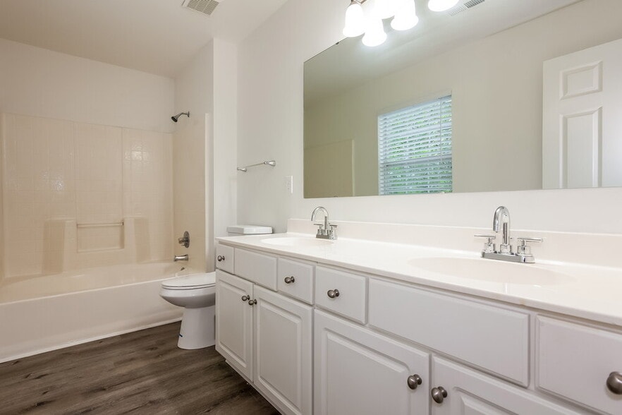 Building Photo - 9105 Eaker Ct