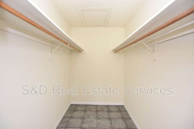 Building Photo - 1804 Crystal Grove Dr