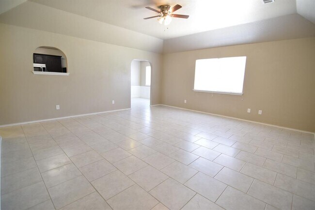 Building Photo - 1403 Saddle Dr