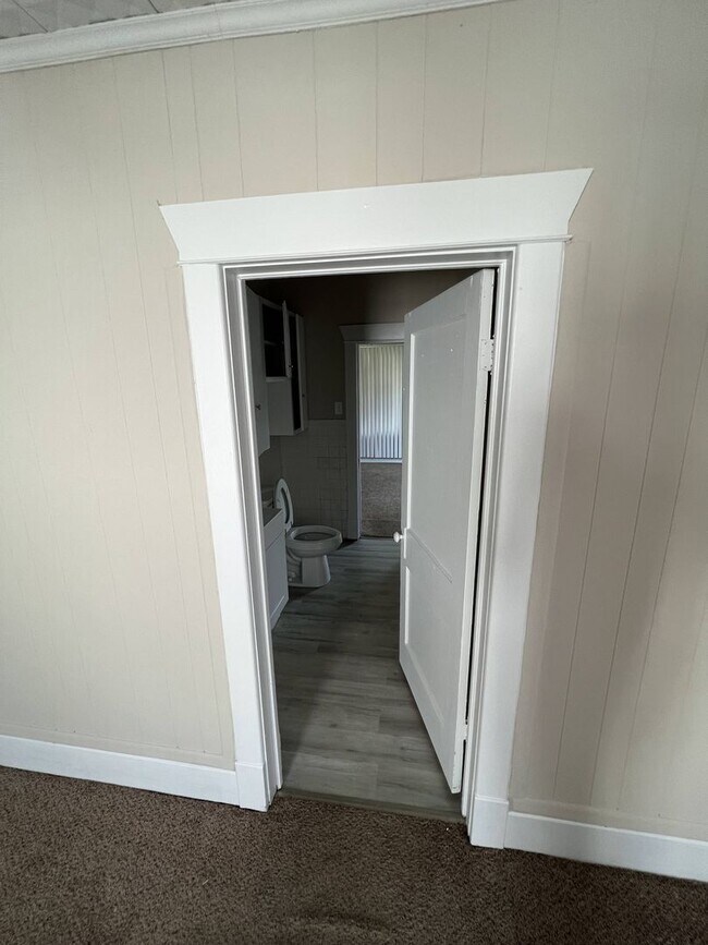 Building Photo - Newly renovated 2 bed 1 bath in Aurora, Missouri!