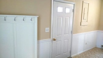 Building Photo - 21330 Old York Rd